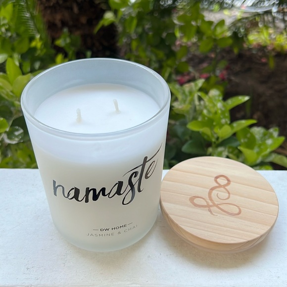 Jasmine & Chai DW Home Scented Candle - Picture 3 of 15